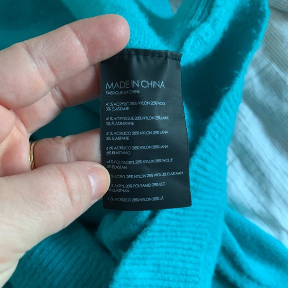 Club Monaco V- neck sweater size xs OVERSIZED - Picture 3 of 3